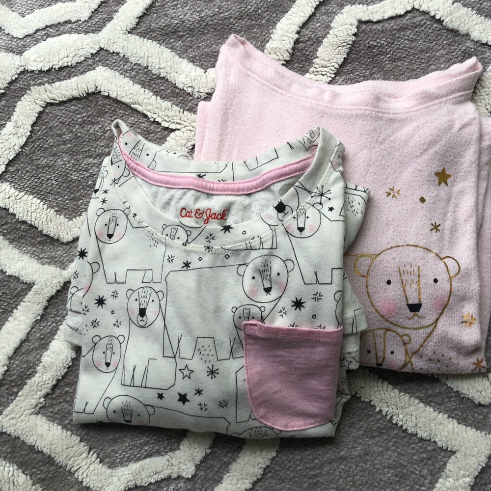 🌷🌷 bundle of T-shit and sweater from Cat & jack